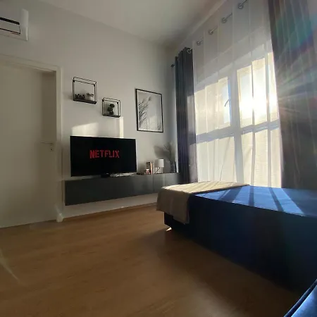 Apartment Cozy Apt In Mangalem21 Wifi/ac/netflix Tirana